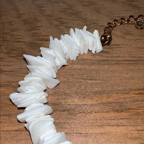 EUC - Vintage Elegant White Sea Shell Necklace - Picture 6 of 7